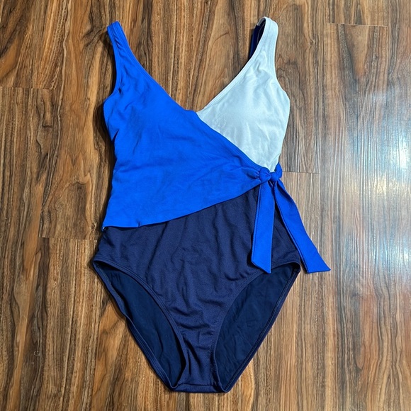 Tommy Bahama Island Cays Colorblock One Piece - Picture 5 of 14